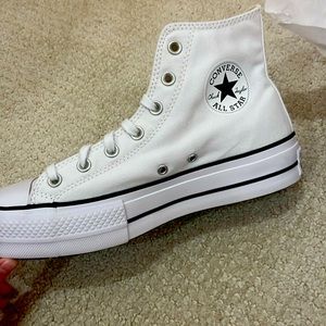 Converse size 9 new never been worn